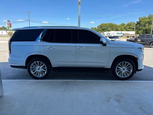 Used 2023 Cadillac Escalade Premium Luxury w/ LPO, Illumination Package RWD image 10