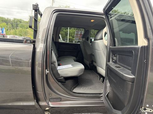 Used 2018 RAM 2500 Tradesman w/ Chrome Appearance Group AWD/4WD image 39