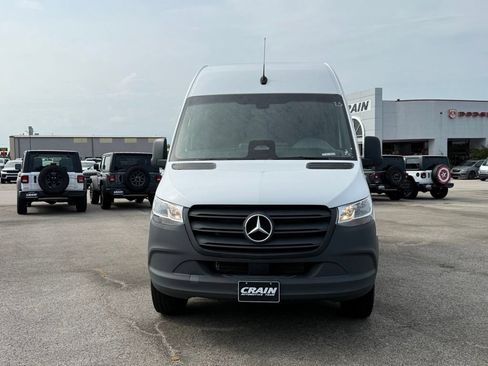Used 2025 Mercedes-Benz Sprinter 2500 image 2