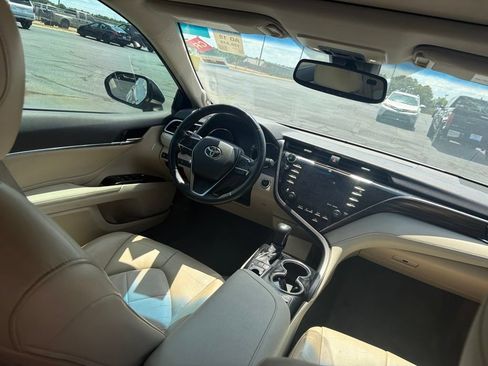Used 2018 Toyota Camry XLE w/ Audio Package FWD image 7