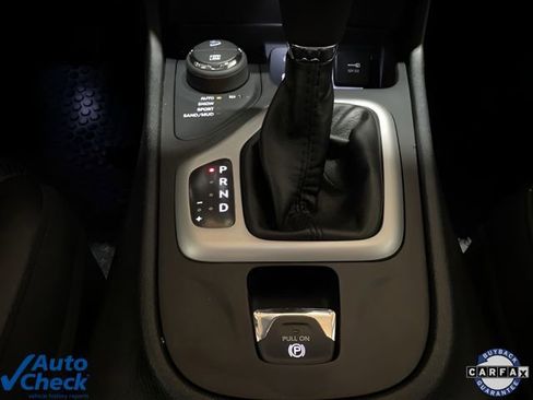 Used 2017 Jeep Cherokee Overland w/ Technology Group image 51