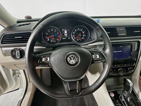 Used 2018 Volkswagen Passat 2.0T SE FWD image 11