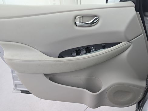 Used 2012 Nissan Leaf SL image 26