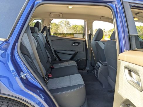 Used 2023 Nissan Rogue SV image 41