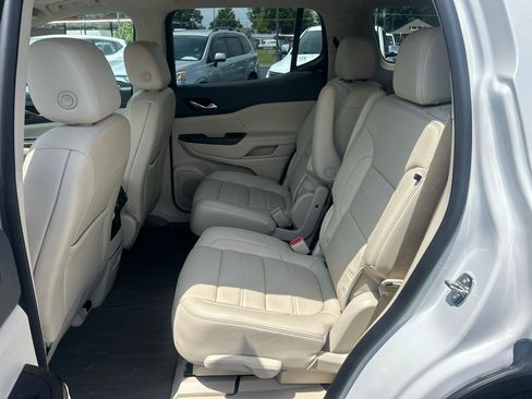 Used 2023 GMC Acadia Denali w/ Denali Ultimate Package FWD image 12