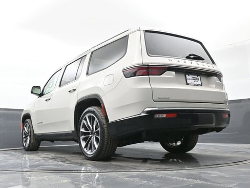 Used 2022 Jeep Wagoneer Series III w/ Premium Group I image 42