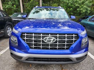 Used 2025 Hyundai Venue SEL video 2