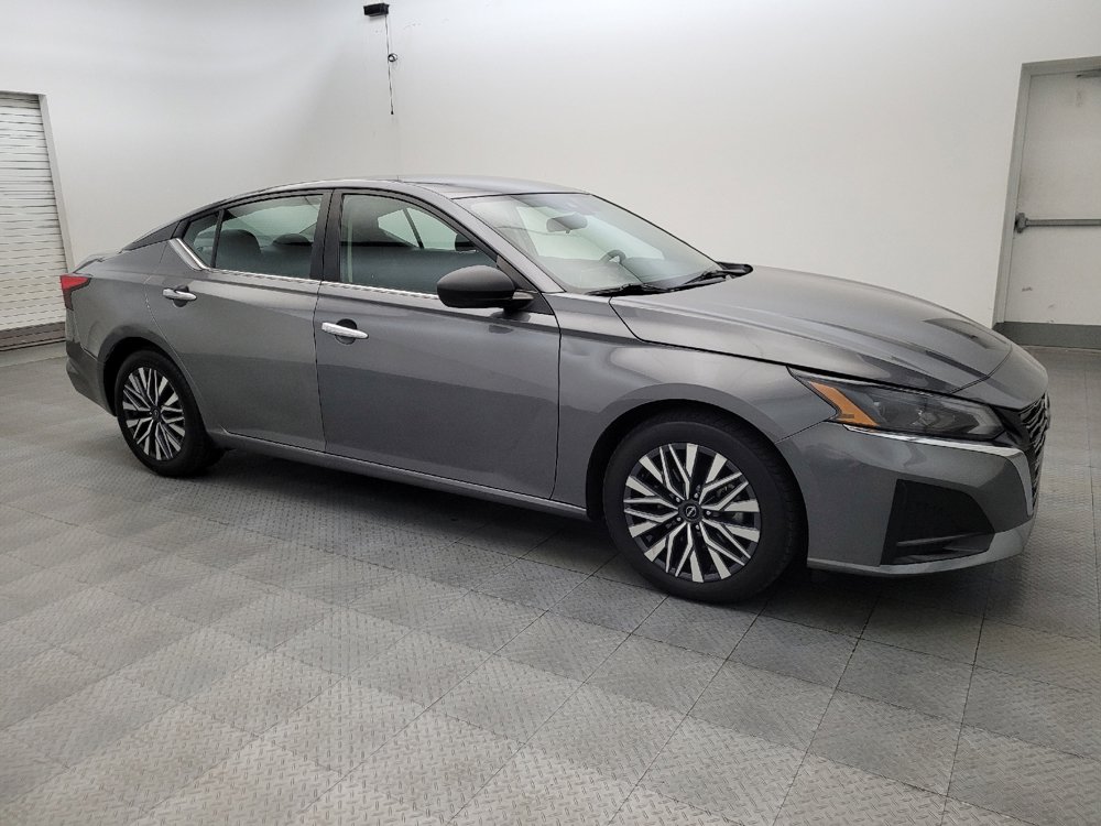 Used 2024 Nissan Altima 2.5 SV FWD image 11