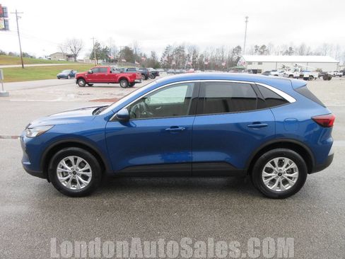 Used 2023 Ford Escape Active w/ Tech Pack #2 image 2
