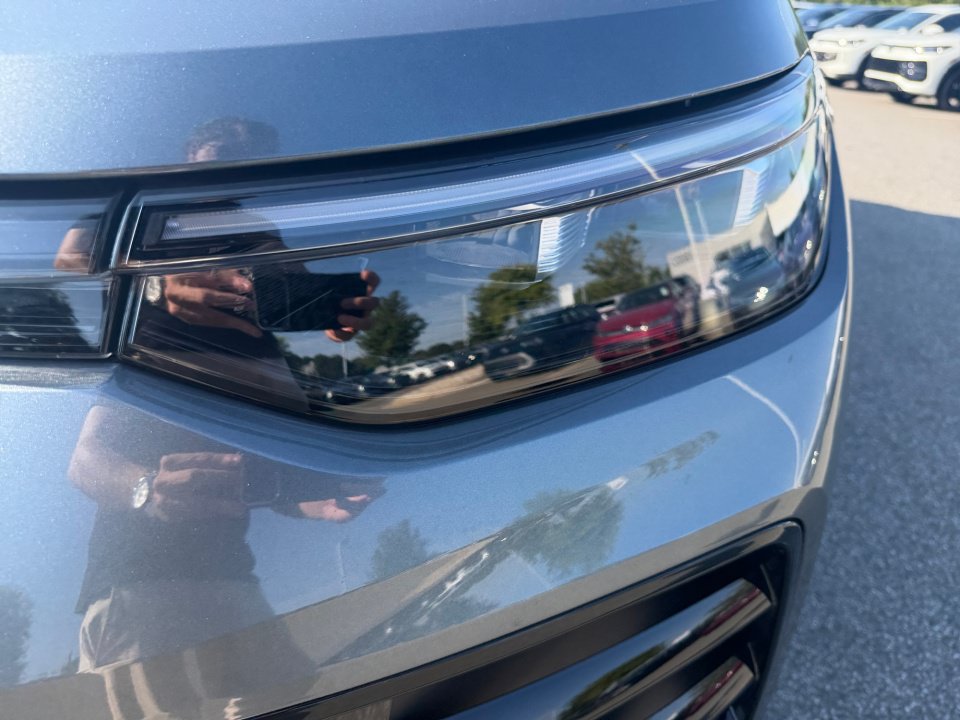 Certified 2026 Volkswagen Tiguan SE R-Line FWD image 26