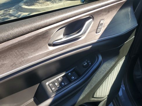 Used 2023 Jeep Grand Cherokee L Limited w/ Luxury Tech Group II RWD image 12