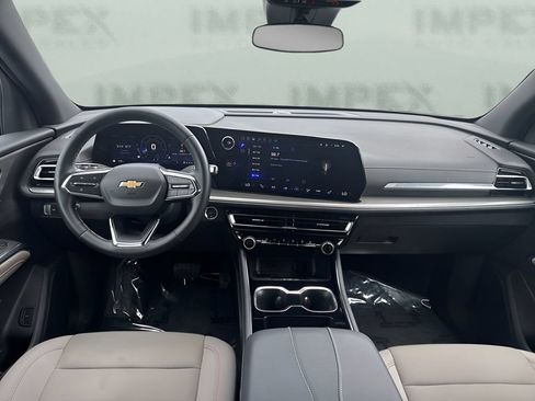 Used 2025 Chevrolet Traverse LT FWD image 13