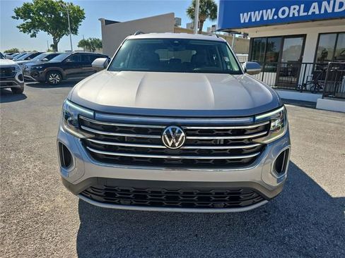 Used 2025 Volkswagen Atlas SE FWD image 2