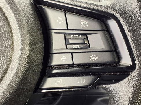 Used 2025 Subaru Crosstrek 2.0i Premium AWD/4WD image 19