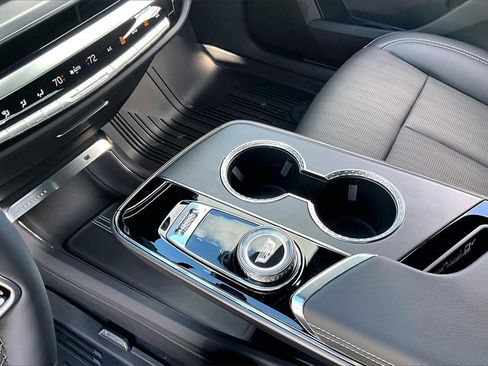 New 2026 Cadillac Lyriq Premium Luxury image 8