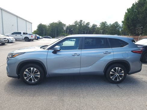 Used 2023 Toyota Highlander XLE FWD image 8