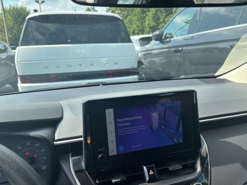 Used 2025 Toyota Corolla LE FWD image 14