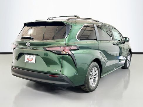 New 2026 Toyota Sienna XLE FWD image 4