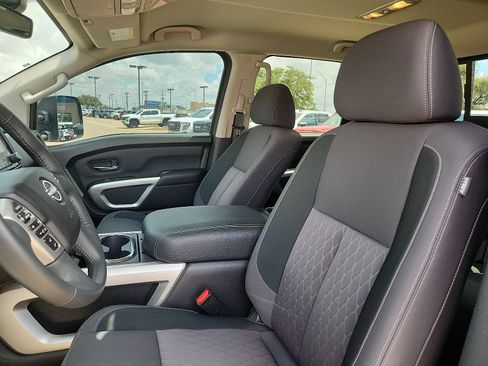 Used 2024 Nissan Titan SV w/ SV Convenience Package AWD/4WD image 15