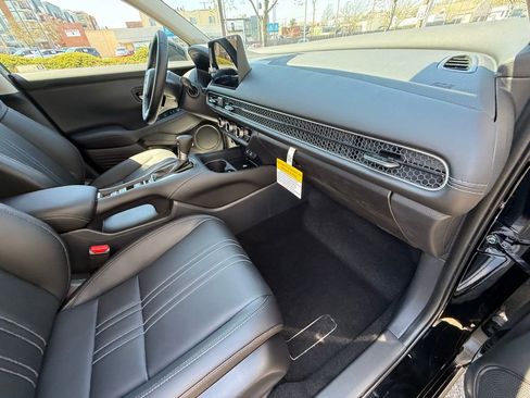 New 2026 Honda HR-V EX-L image 40