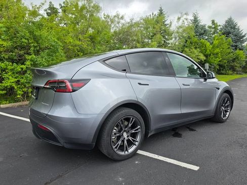 Used 2025 Tesla Model Y Long Range AWD/4WD image 8