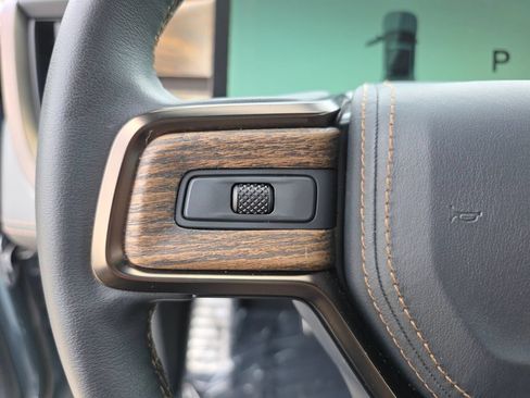 Used 2025 Rivian R1T Premium AWD/4WD image 31