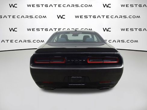 Used 2019 Dodge Challenger SXT image 4