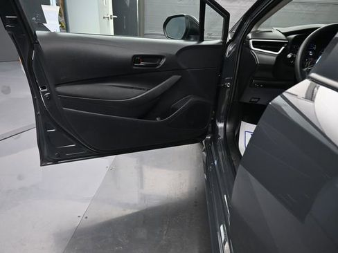 Used 2025 Toyota Corolla LE image 9