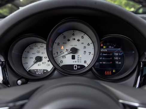 Certified 2022 Porsche Macan S AWD/4WD image 33