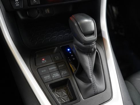 Used 2025 Toyota RAV4 XLE w/ Convenience Package image 24