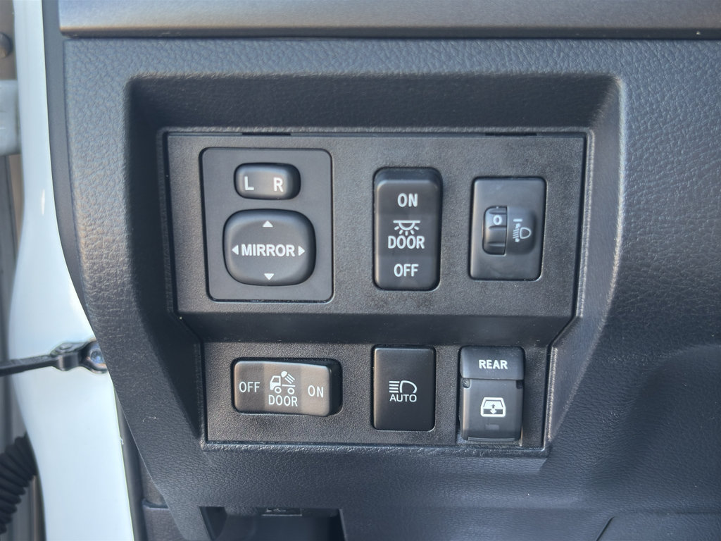 Used 2018 Toyota Tundra SR5 w/ SR5 Upgrade Package AWD/4WD image 19