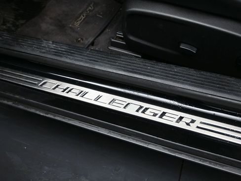 Used 2016 Dodge Challenger SRT Hellcat image 19