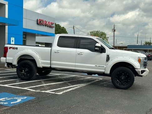 Used 2017 Ford F350 Lariat w/ Lariat Ultimate Package AWD/4WD image 4