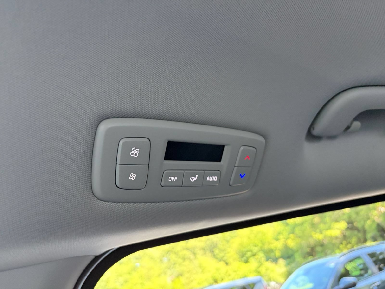 Used 2026 Kia Carnival FWD image 22
