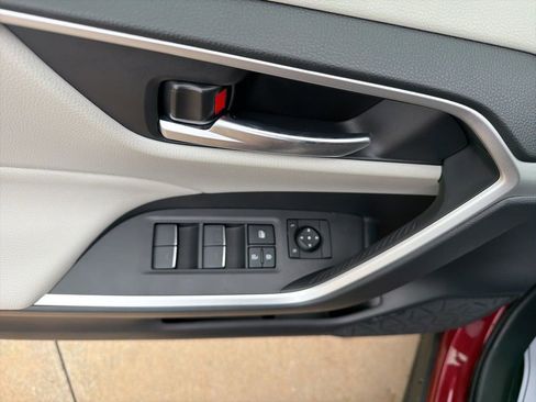 Used 2025 Toyota RAV4 XLE w/ Convenience Package image 18