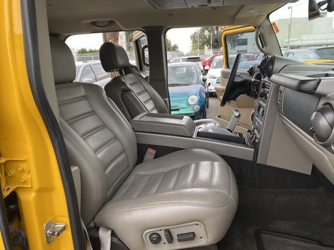 Used 2003 HUMMER H2 w/ Preferred Equipment Group image 23