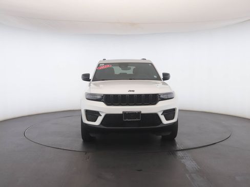 Used 2023 Jeep Grand Cherokee Altitude AWD/4WD image 24