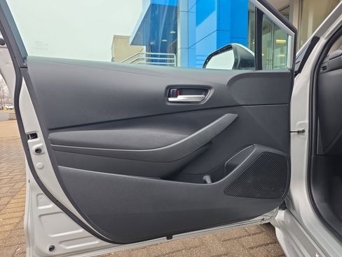 Used 2021 Toyota Corolla LE image 12