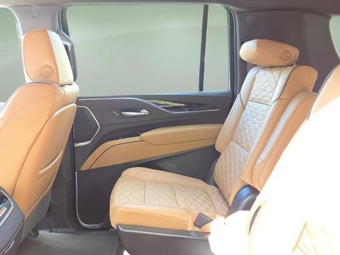 Certified 2022 Cadillac Escalade ESV Premium Luxury w/ LPO, Illumination Package image 27