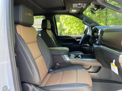 New 2026 Chevrolet Silverado 3500 High Country w/ High Country Premium Package AWD/4WD image 39