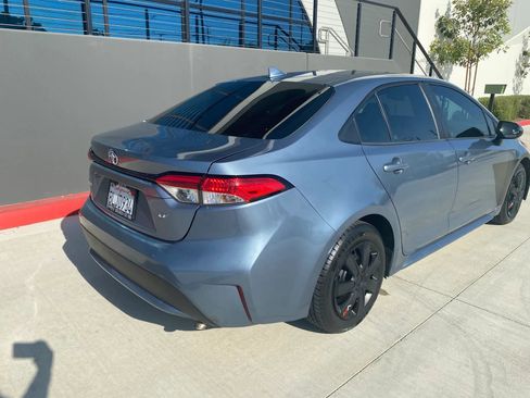 Used 2020 Toyota Corolla LE FWD image 3
