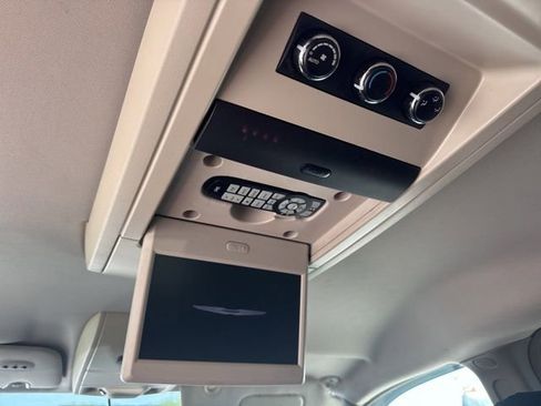 Used 2012 Chrysler Town & Country Touring-L w/ Premium Group FWD image 13