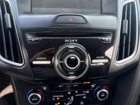 Used 2018 Ford Focus SEL image 23