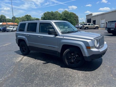 Used 2015 Jeep Patriot Sport w/ Power Value Group FWD image 2