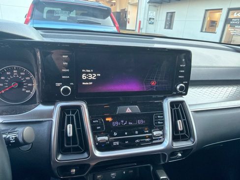 Used 2023 Kia Sorento EX AWD/4WD image 7
