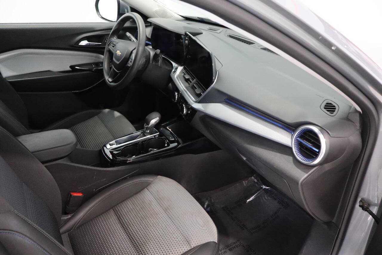 Used 2024 Chevrolet Trax LT FWD image 10
