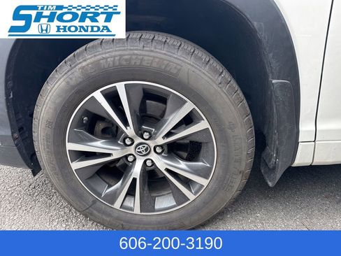 Used 2016 Toyota Highlander XLE image 10