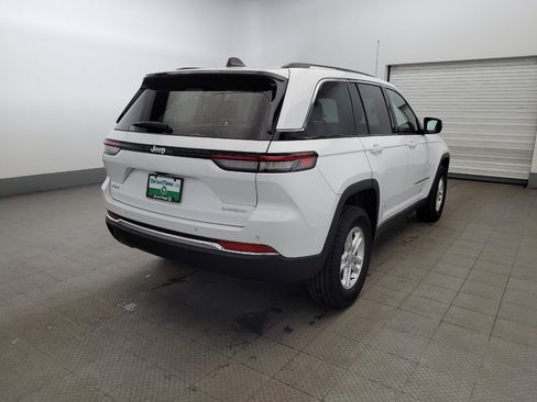 Used 2023 Jeep Grand Cherokee Laredo AWD/4WD image 9