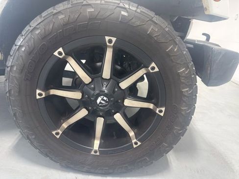 Used 2017 Jeep Wrangler Sahara w/ Connectivity Group image 4