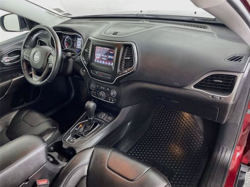 Used 2019 Jeep Cherokee Latitude Plus w/ Cold Weather Group FWD image 30